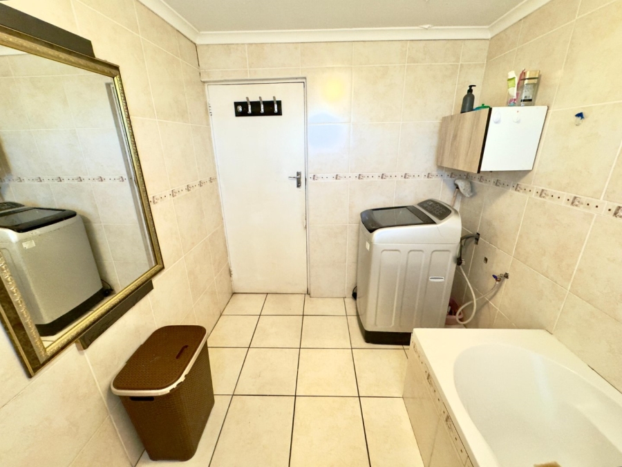 3 Bedroom Property for Sale in Lavender Hill Western Cape